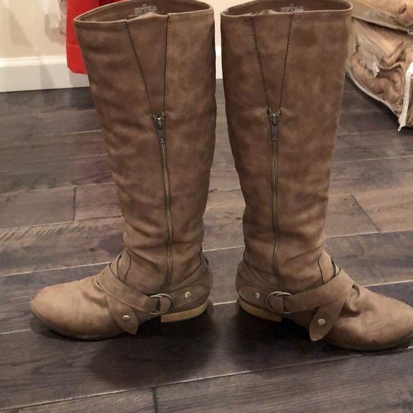 Tan boots - Picture 1 of 2